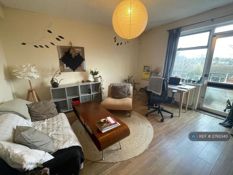 2 bedroom flat in Forest Croft, London, SE23 (2 bed) (#2793340)