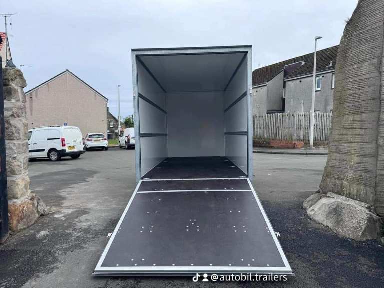 Brand New Twin Axle Box Trailer 400cm x 200cm x 190cm With Lockable Ramp Door 2700KG