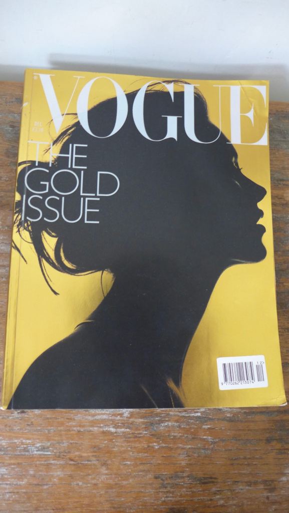 COLLECTABLE VINTAGE FASHION MAGAZINE: VOGUE GOLD ISSUE. DECEMBER 2000. KATE MOSS SILHOUETTE.