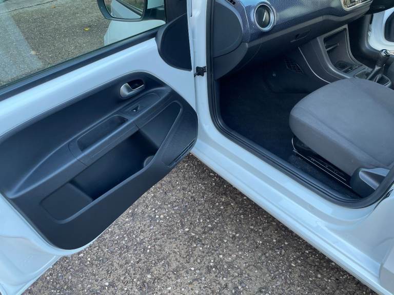 Volkswagen, UP, Hatchback, 2016, Manual, 999 (cc), 5 doors