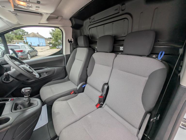 VAUXHALL COMBO 1.5 Turbo D 2300 Pro *high Spec Van* 2023