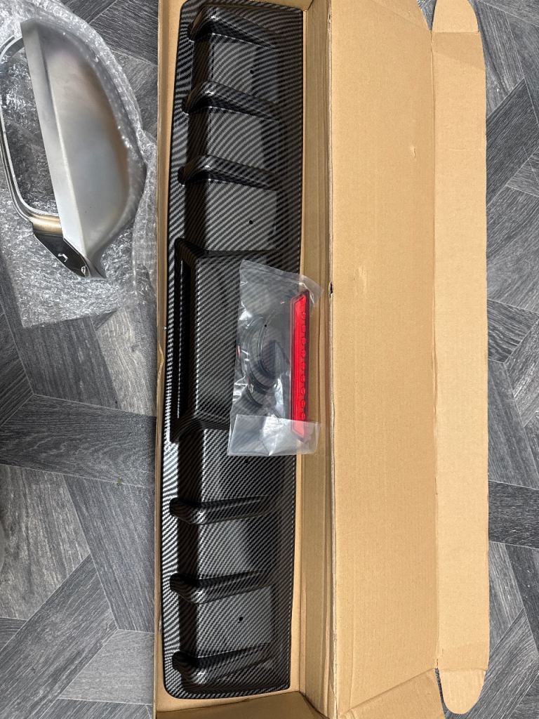 New rear splitter and 1 left new mirror 