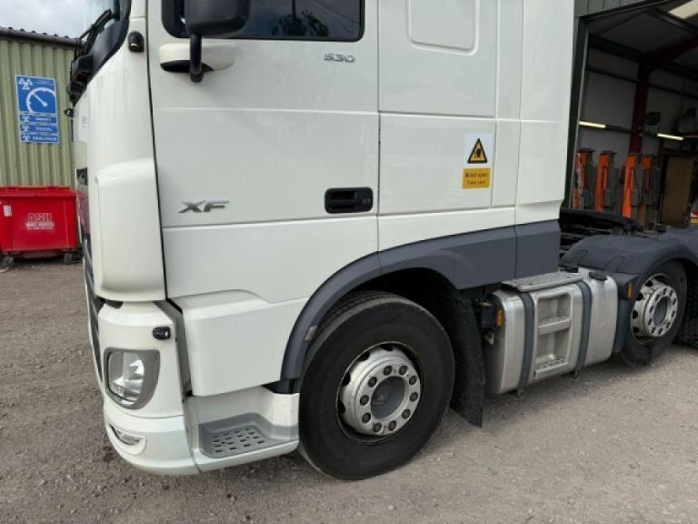 DAF XF 530 6x2 MID LIFT SLEEPER CAB TRACTOR UNIT