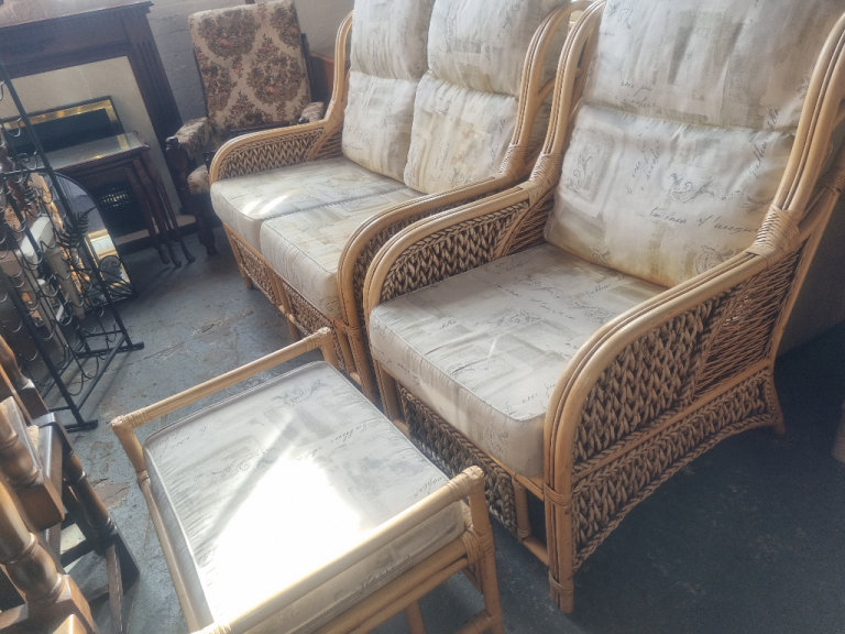 2 seater wicker set 