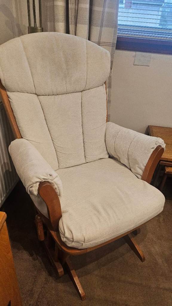 Dutailier Glider Nursing Chair – Solid Wood – Great Condition