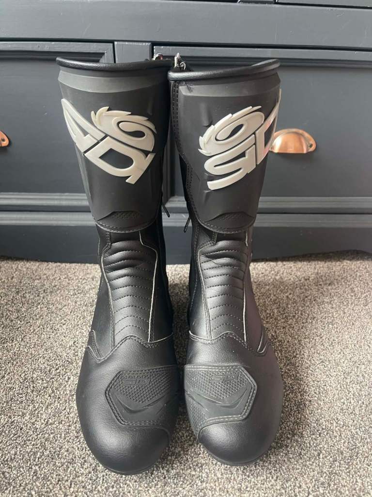 Sidi men’s motorcycle boots size 9. 
