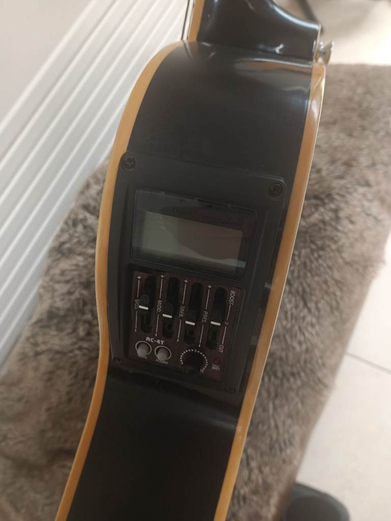 Lindo lefthanded electric acoustic guitar 