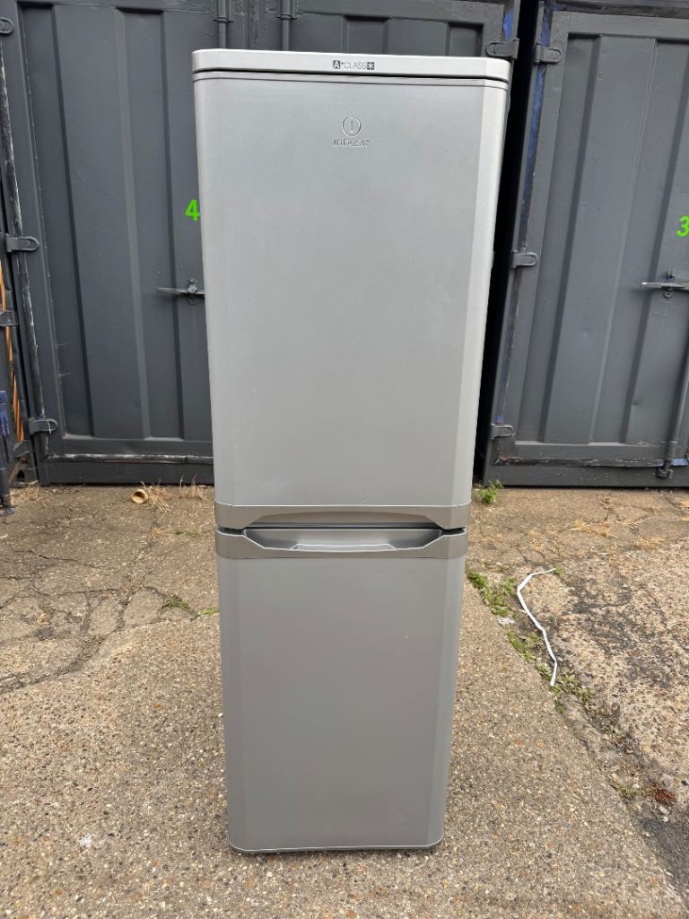 Indesit Freestanding Fridge Freezer – Silver, Good Condition