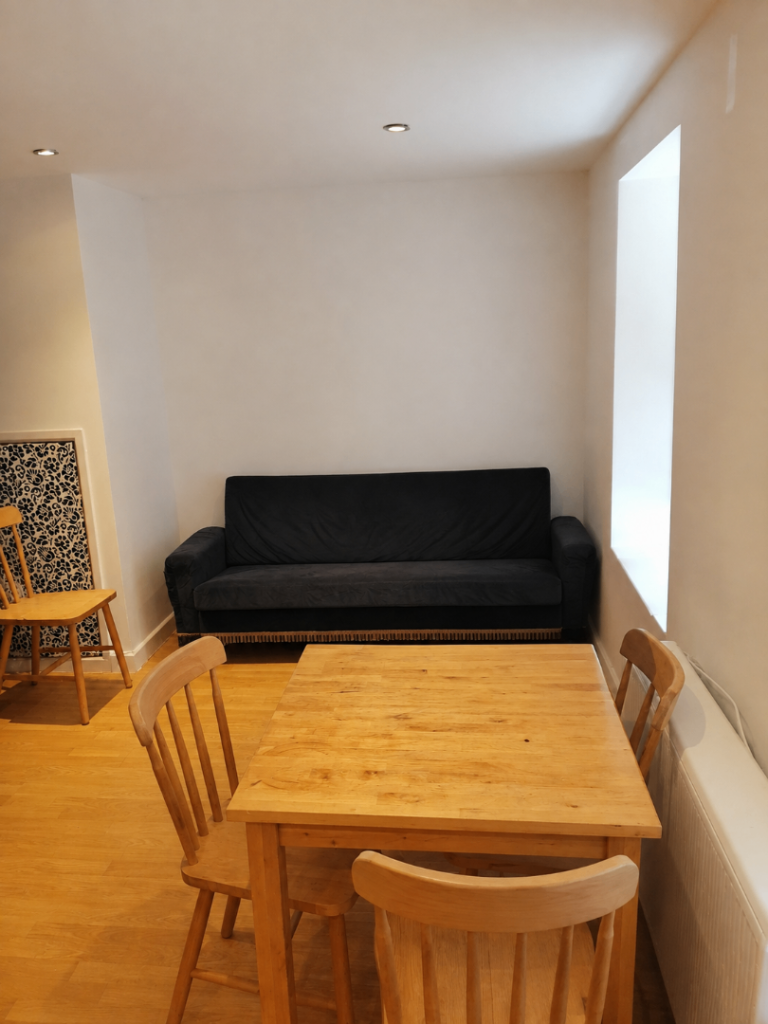 2 BEDROO 2 BATHROOM FLAT- Clive road CF5