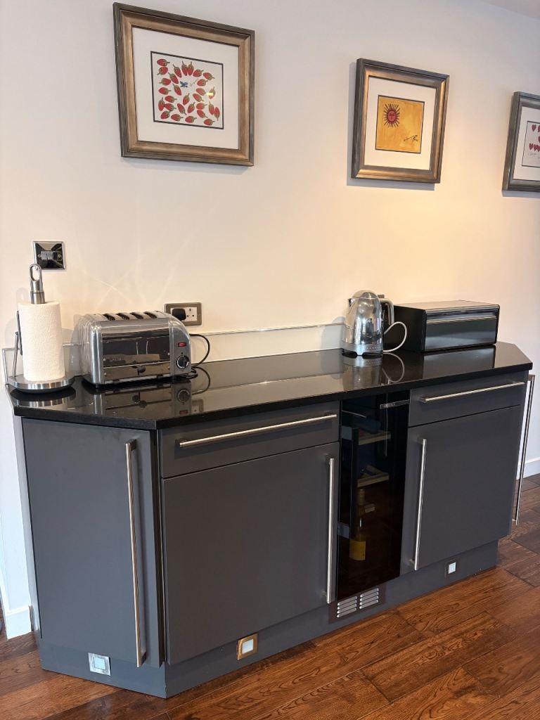 Kitchen, worktop and appliances