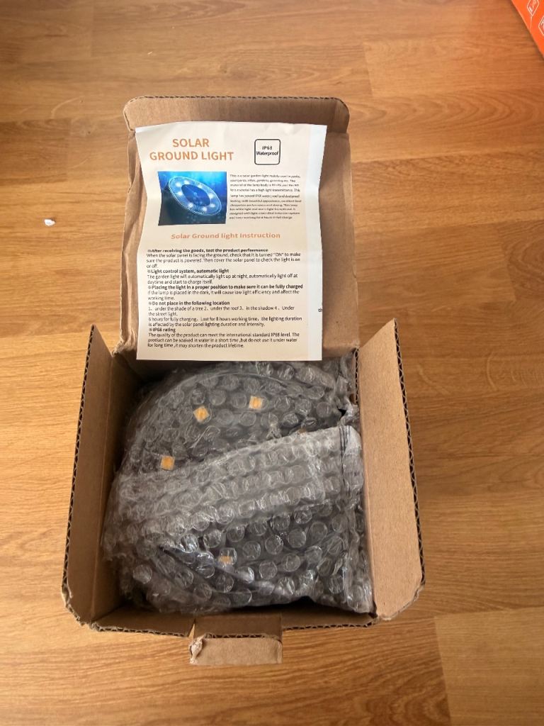 4 solar garden lights 