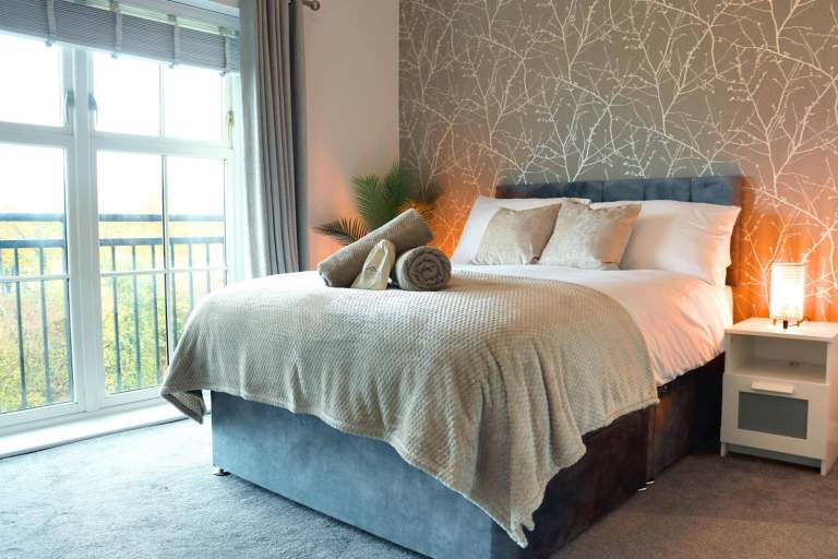 Short-Medium term rental apartment | Free secure parking | All bills included