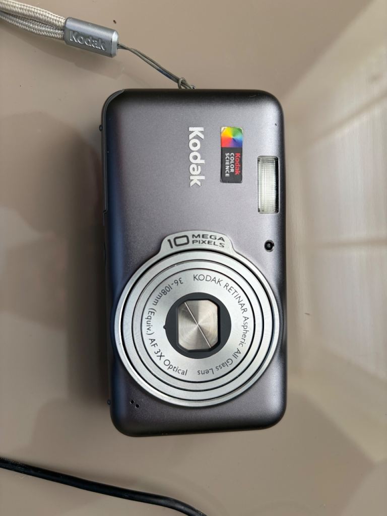 Kodak EasyShare V1003 Digital Camera with 32GB SD Card