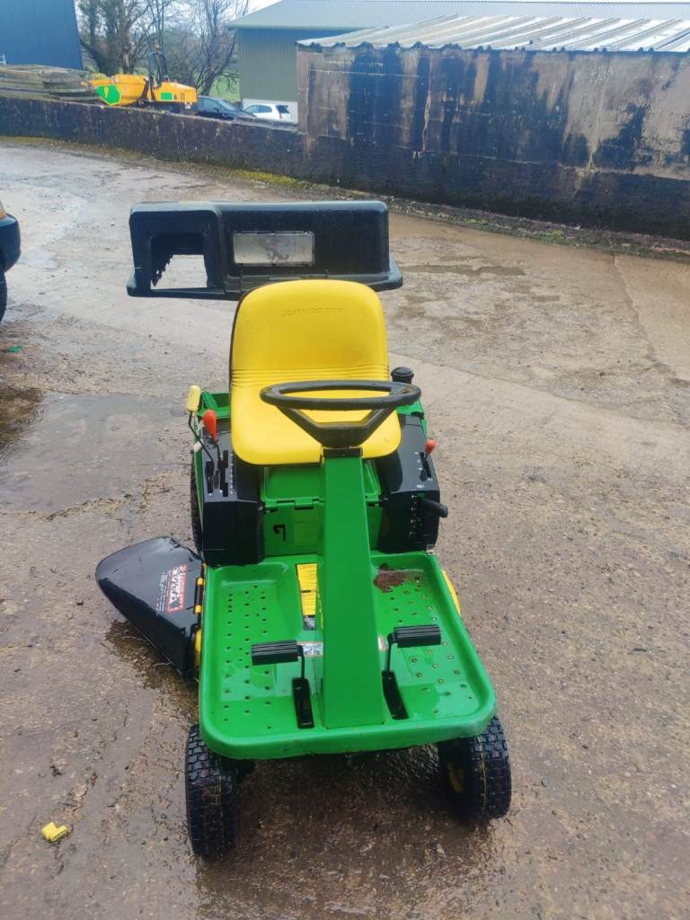 JOHN DEERE GX75 RIDER LAWNMOWER  Used