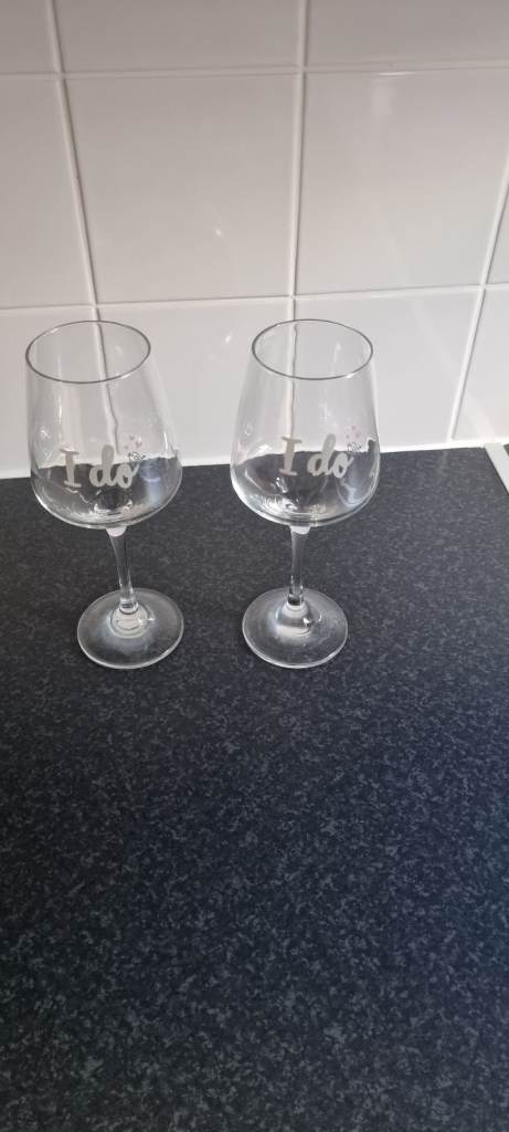 2 x I do wine glasses
