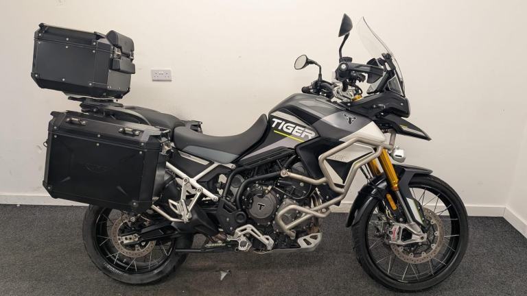 TRIUMPH TIGER 900 RALLY ARAGON EDITION ** FSH - FULL LUGGAGE - CRASH BARS ** 
