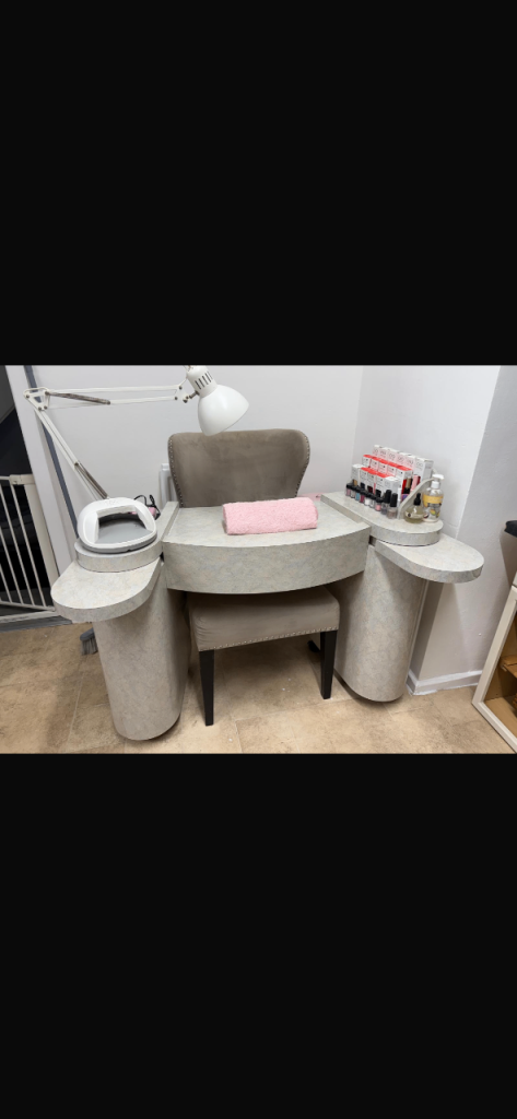 Nail manicure table 