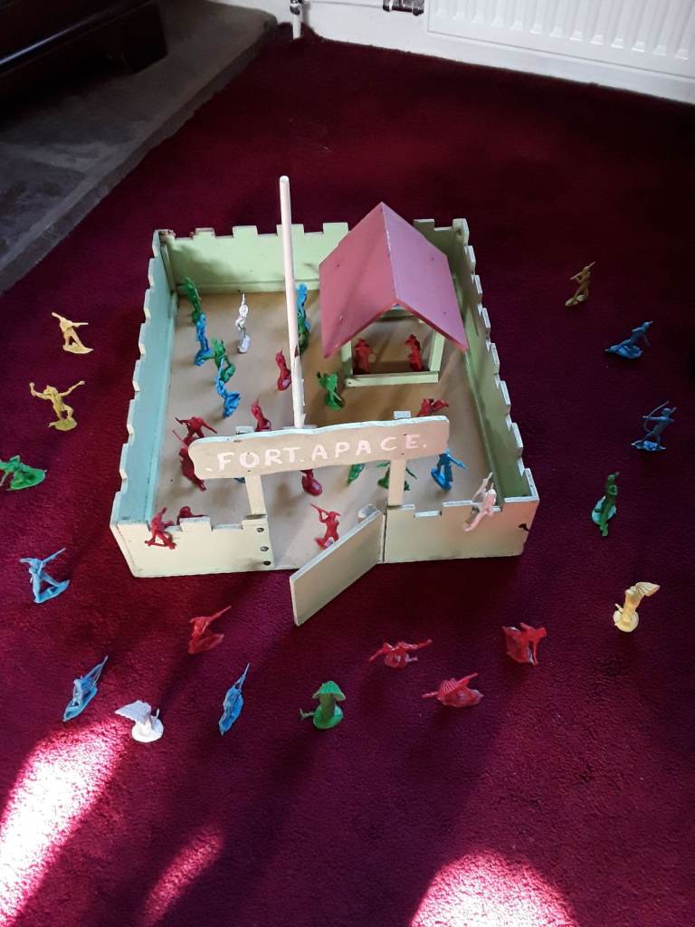 APACHE FORT WITH COWBOYS and RED INDIANS 