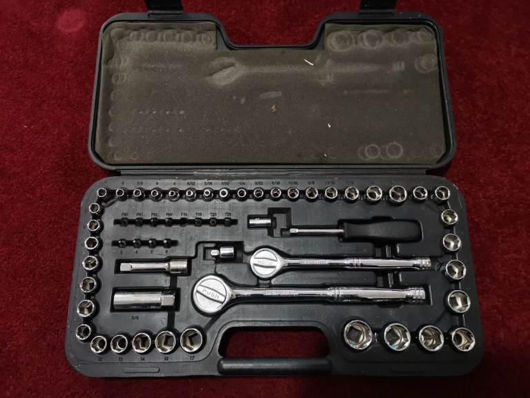 58 Piece Socket and Ratchet Wrench Set in Hard Case – Good Condition