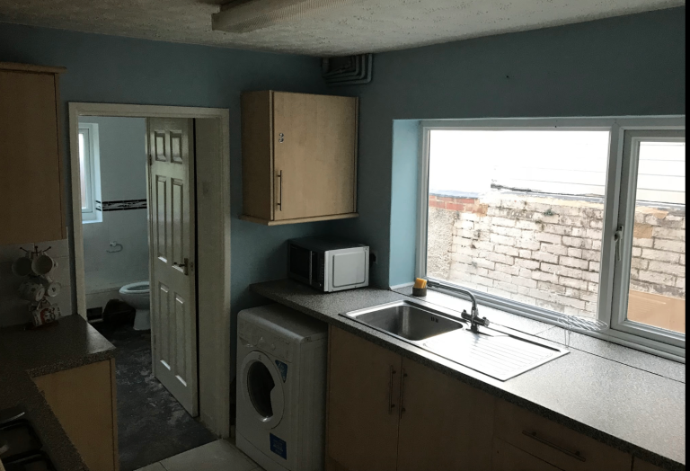 All bills included near the TRAIN STATION and High Street