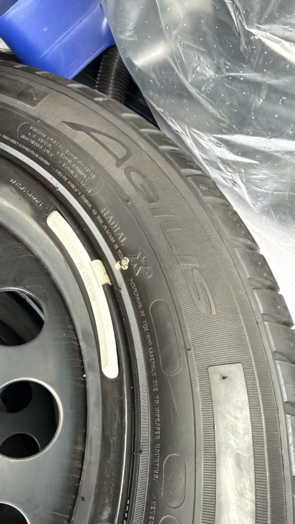 Wheels with new tyres