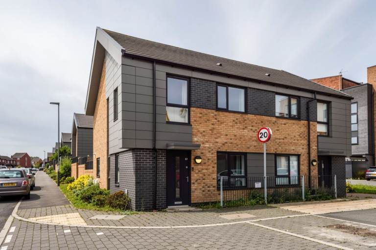 Charming 2bed 1 bath semi-detached home