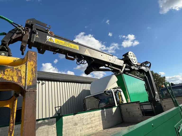  2013 DAF LF 55.220 18TON DROPSIDE WITH ATLAS 104.3E CRANE 