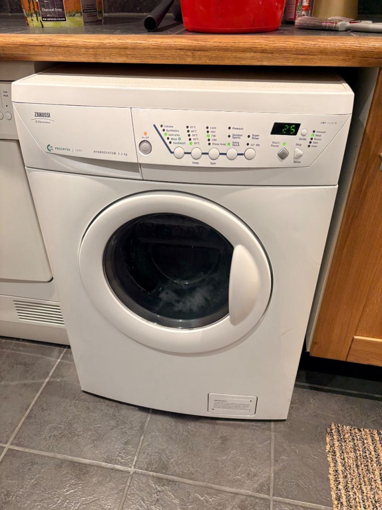 Zanussi Washing Machine – Good Condition