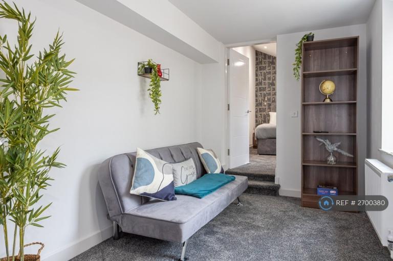 2 bedroom flat in West End Road, Morecambe, LA4 (2 bed) (#2700380)