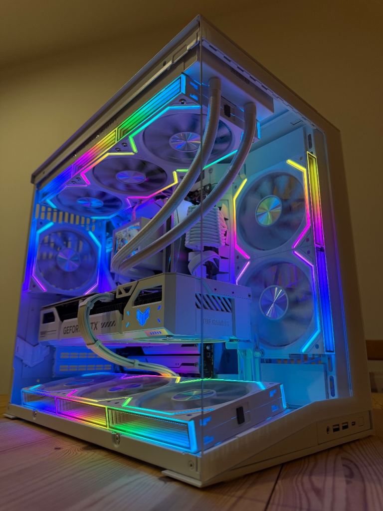 Gaming PC - Ryzen 7 9800X3D, 16GB RTX 5070 Ti, 32GB DDR5, 2TB NVME SSD, RGB