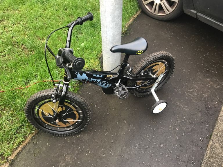 Child’s 16inch Batman bicycle with stabilsers