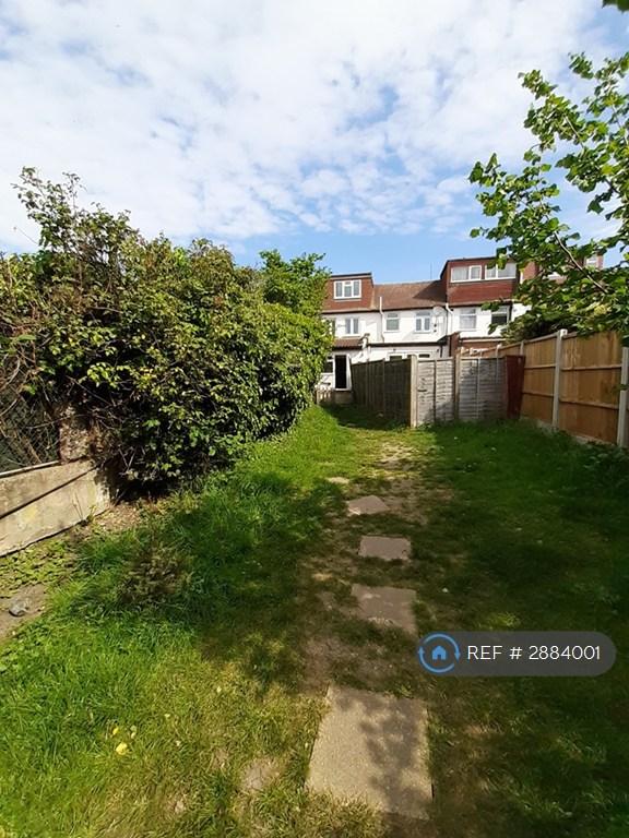 4 bedroom house in Brierley Avenue, London, N9 (4 bed) (#2884001)