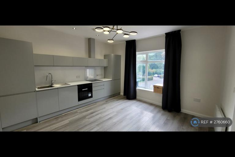 1 bedroom flat in Crowthorne, Crowthorne, RG45 (1 bed) (#2760660)