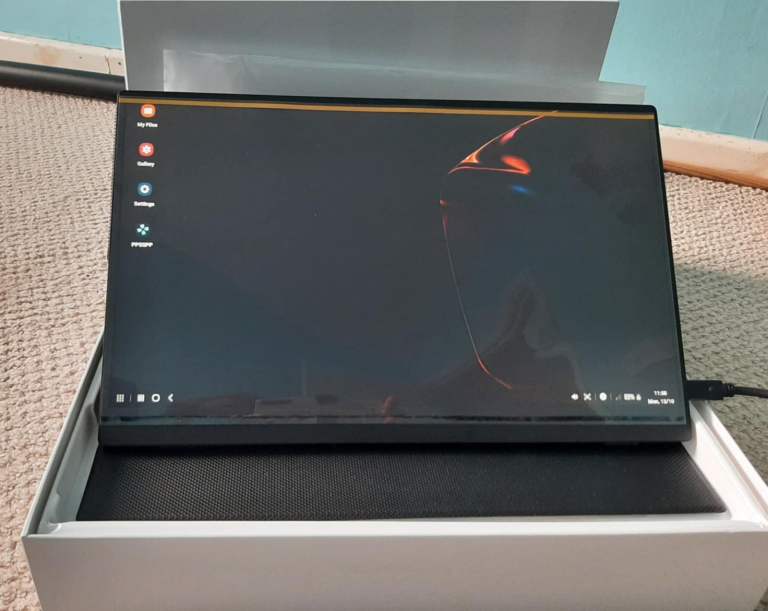 Portable Touch screen 15.6" Rechargeable Monitor