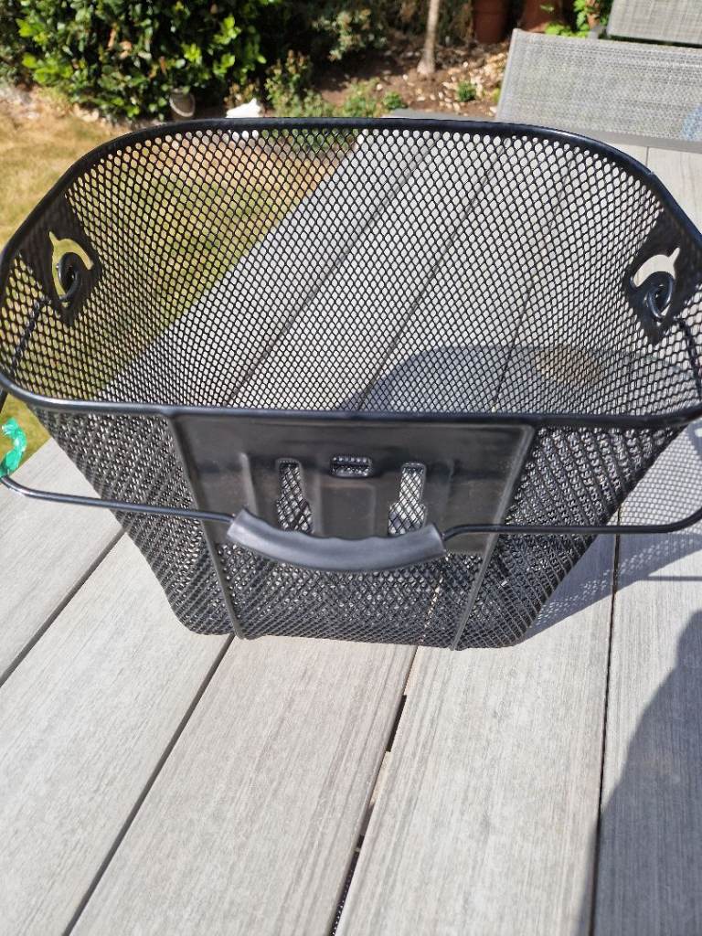 Bicycle front basket