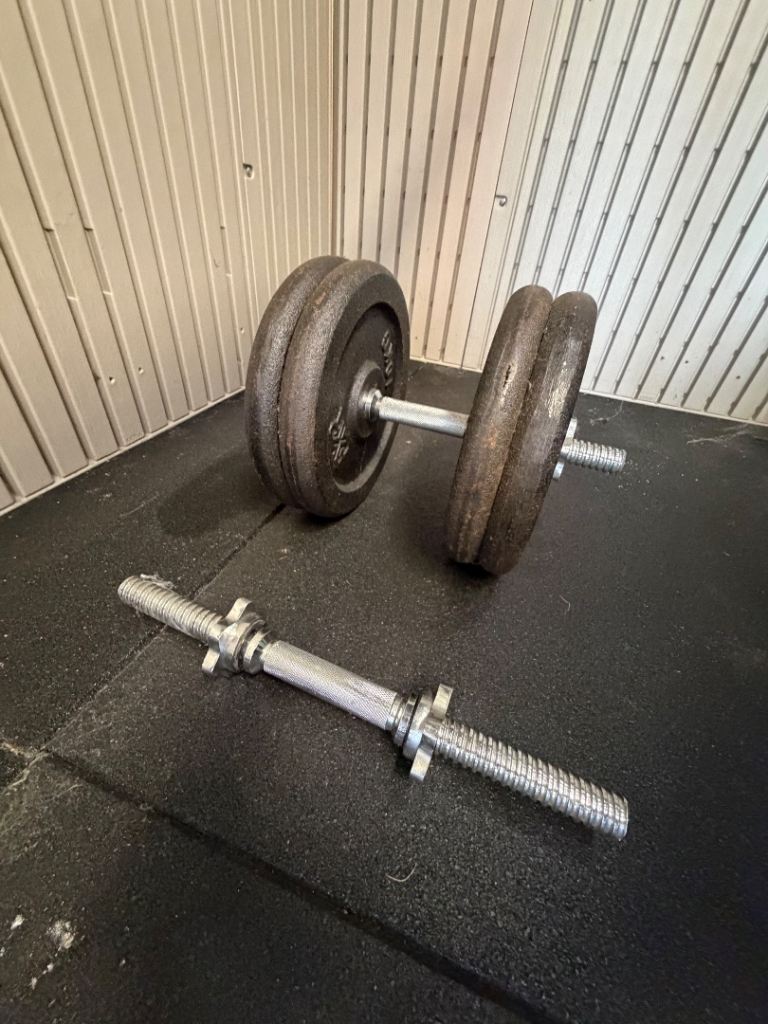 Adjustable Dumbbell Set with Cast Iron Plates – Good Condition