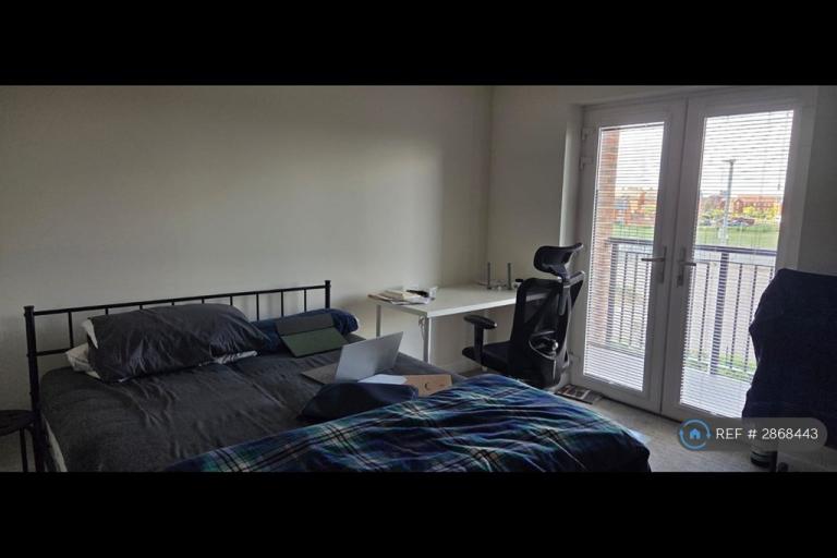 2 bedroom flat in Broughton, Aylesbury, HP22 (2 bed) (#2868443)