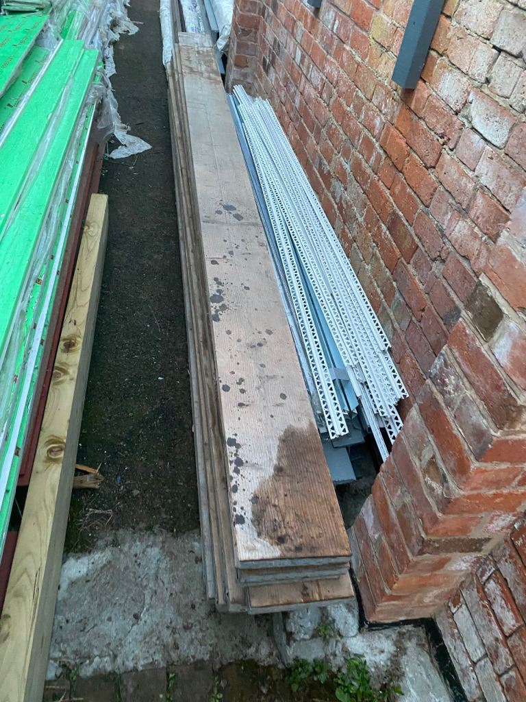 16 of 3.9m Scaffolding board(s)