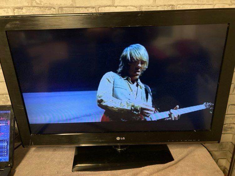 LG 32 LCD HD TV MODEL NUMBER 32CS460 32" LCD TV HD Black with stand (free repair)
