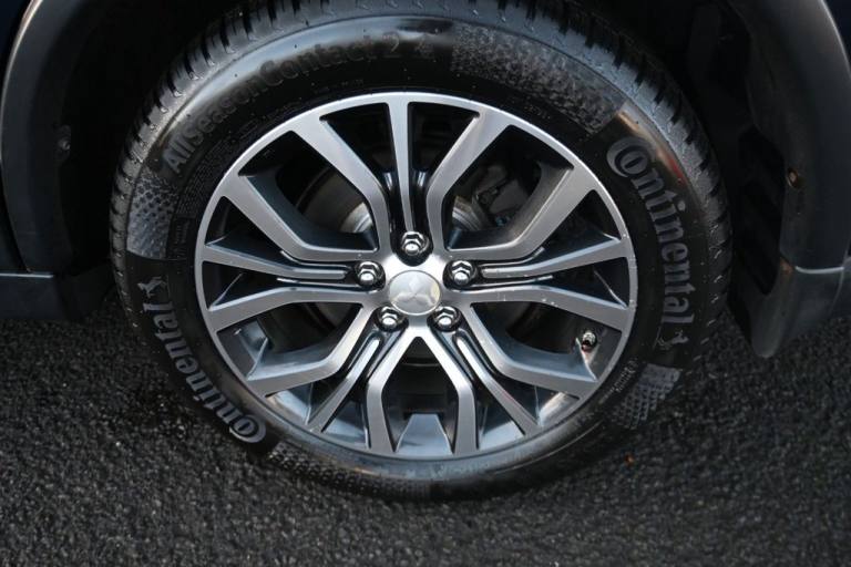 2017 Mitsubishi Outlander 2.2 DI-D 4 SUV 5dr Diesel Manual 4WD Euro 6 (s/s) (147 ps) ESTATE Diese...