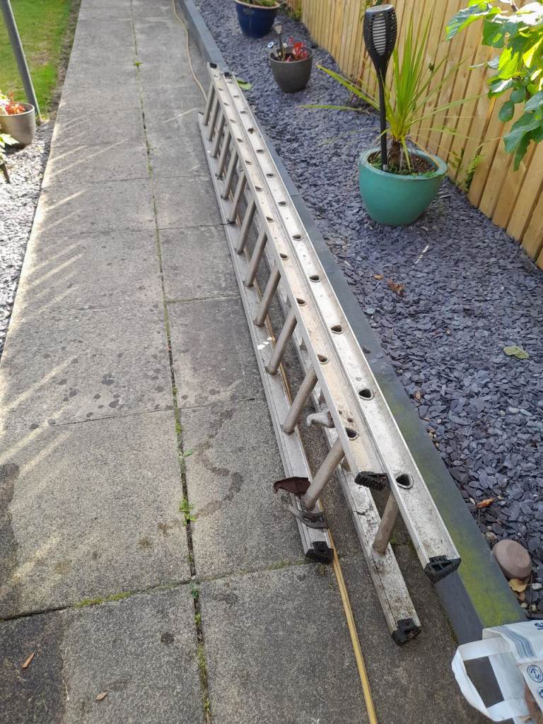 Aluminium Two-Section Extension Ladder – Good for DIY