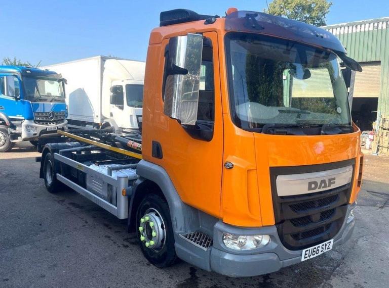 2017 DAF LF-180 4X2 HOOK LOADER