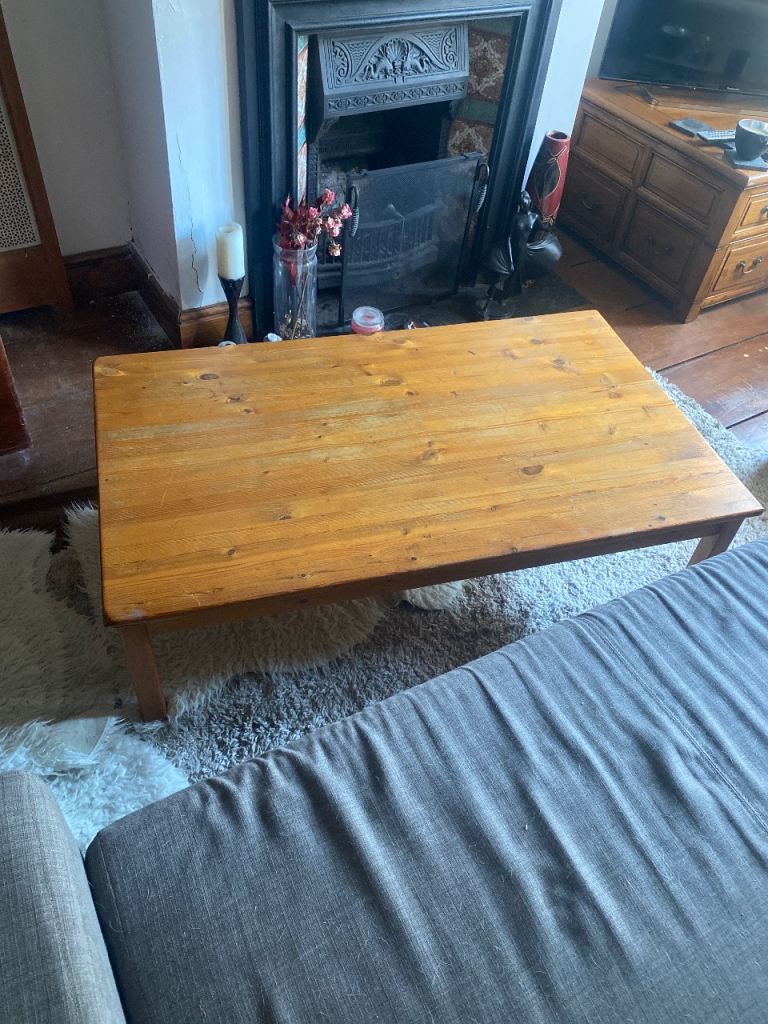 Pine large coffee table