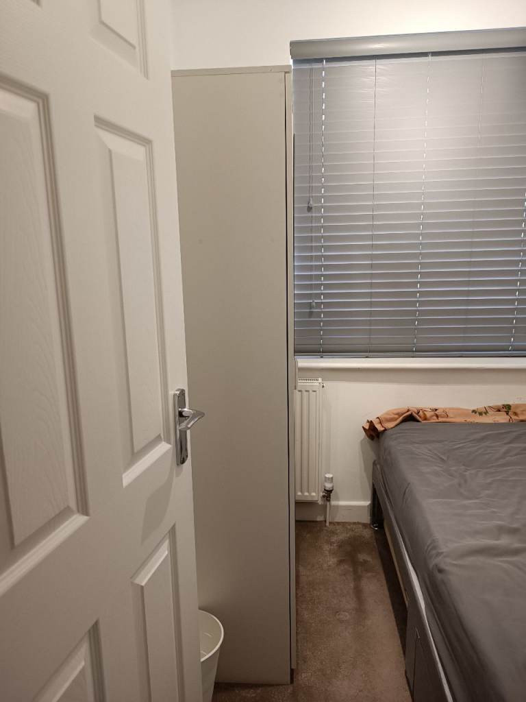 BOX ROOM IN KINGSBURY IN A NEWLY RENOVATED HOUSE NEAR VB AND SONS