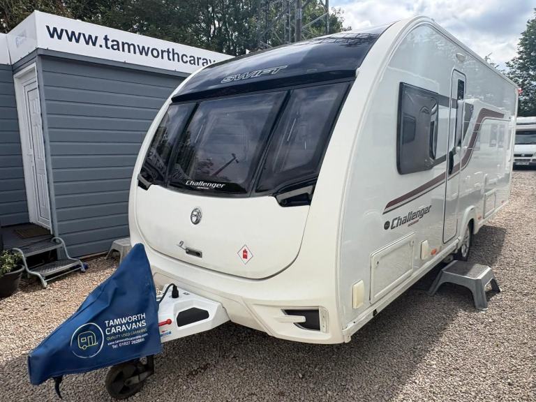 SWIFT HI-STYLE 580 - FIXED ISLAND BED CARAVAN + REAR WASHROOM + MOTORMOVER