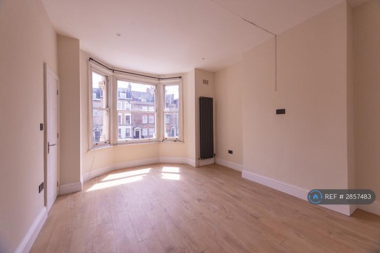 5 bedroom flat in Romford Road, London, E15 (5 bed) (#2857483)