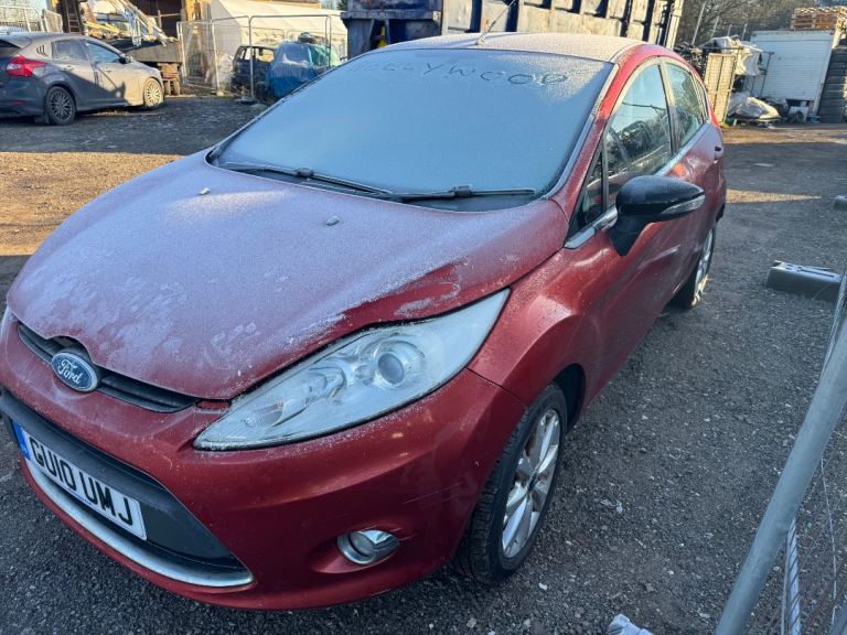 Ford fiesta mk7 2010 1.25 burgundy red BREAKING FOR PARTS 