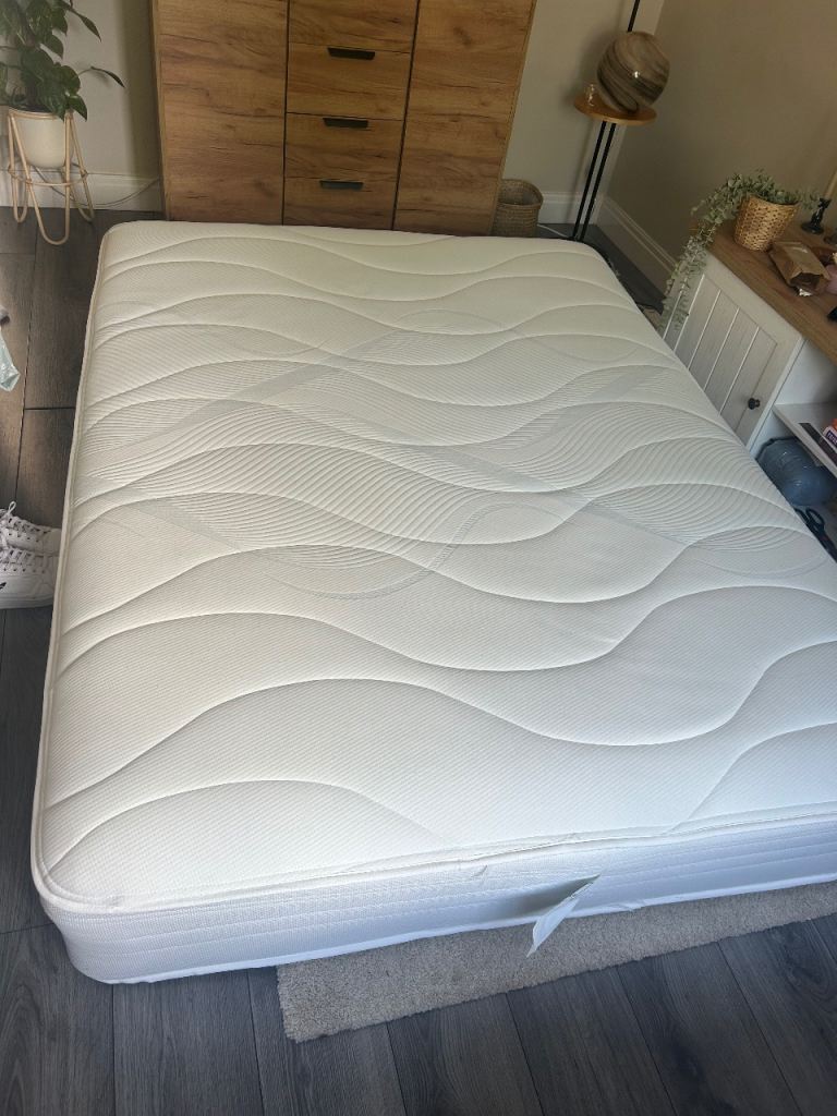 Slumberland King size mattress extra firm 