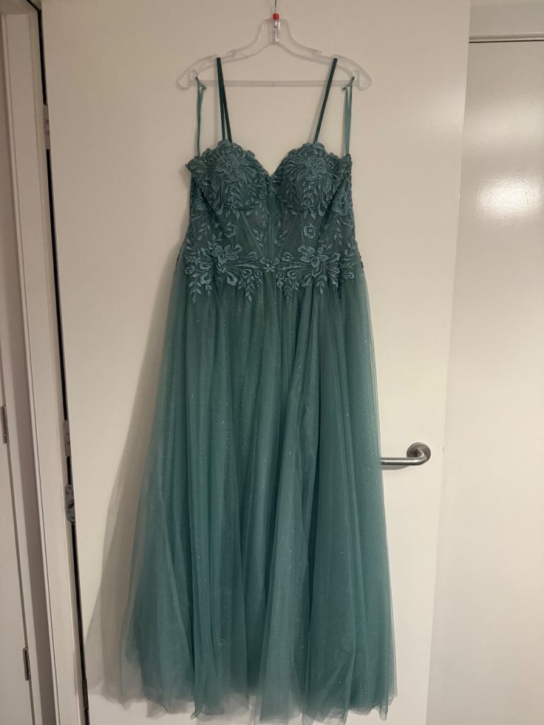 Elegant Green Embroidered Prom Dress