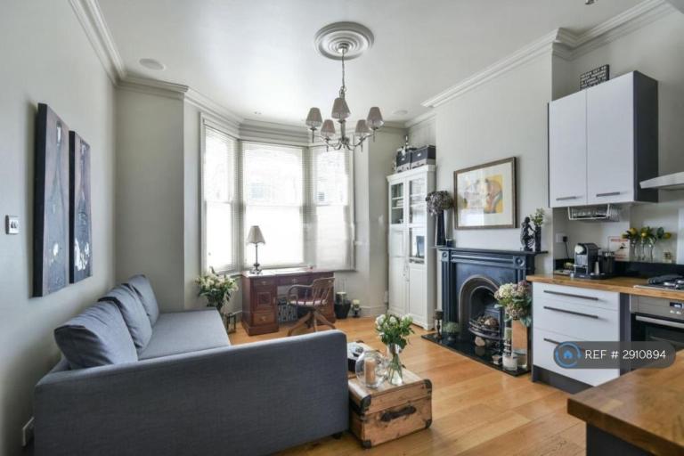 1 bedroom flat in Whiteley Road, London, SE19 (1 bed) (#2910894)